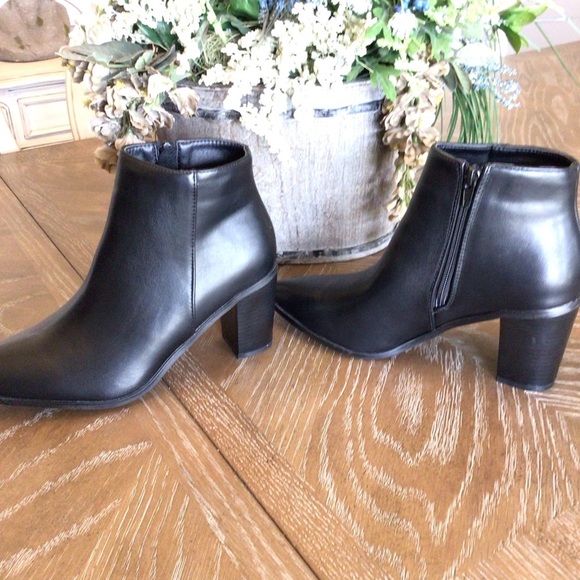 Yoki Womens Rome Black Zip Side Heeled Ankle Booties Size 9 - Picture 4 of 7